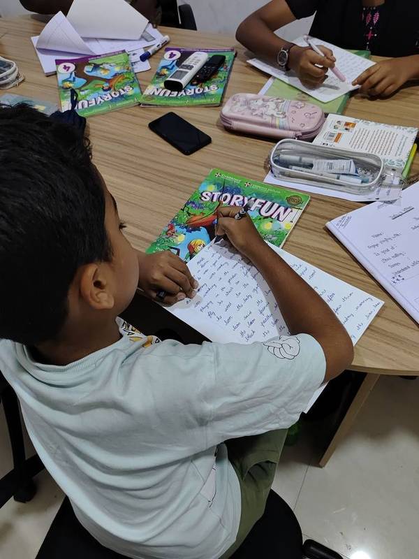 A trainer leading a phonics lesson.